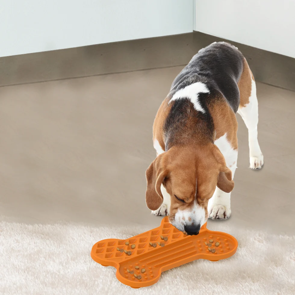 Leckmatte für Hunde mit Reliefstruktur und Saugnäpfen, 28 x 19 cm – AFP Bone Appetit - Tasty Bone Lick Mat L – Bild 4