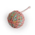 Katzenball aus Garn mit Katzenminze, ø 5,5 cm – AFP Knotty Habit - Yarn Ball – Bild 2