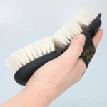 Weiche Pferdebürste mit Ziegenhaar und flexibler Oberseite – Excellent Horse Flexi Brush Shine – Bild 5