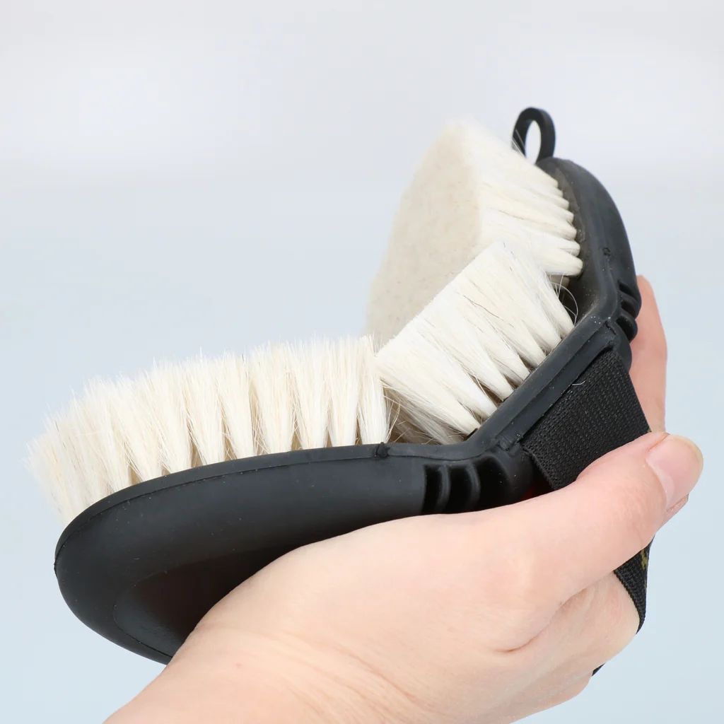 Weiche Pferdebürste mit Ziegenhaar und flexibler Oberseite – Excellent Horse Flexi Brush Shine – Bild 6