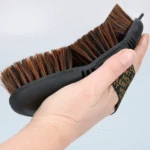 Weiche Pferdebürste für Staub und Sand mit flexiblem Bürstenrücken – Excellent Horse Flexi Brush Soft – Bild 5