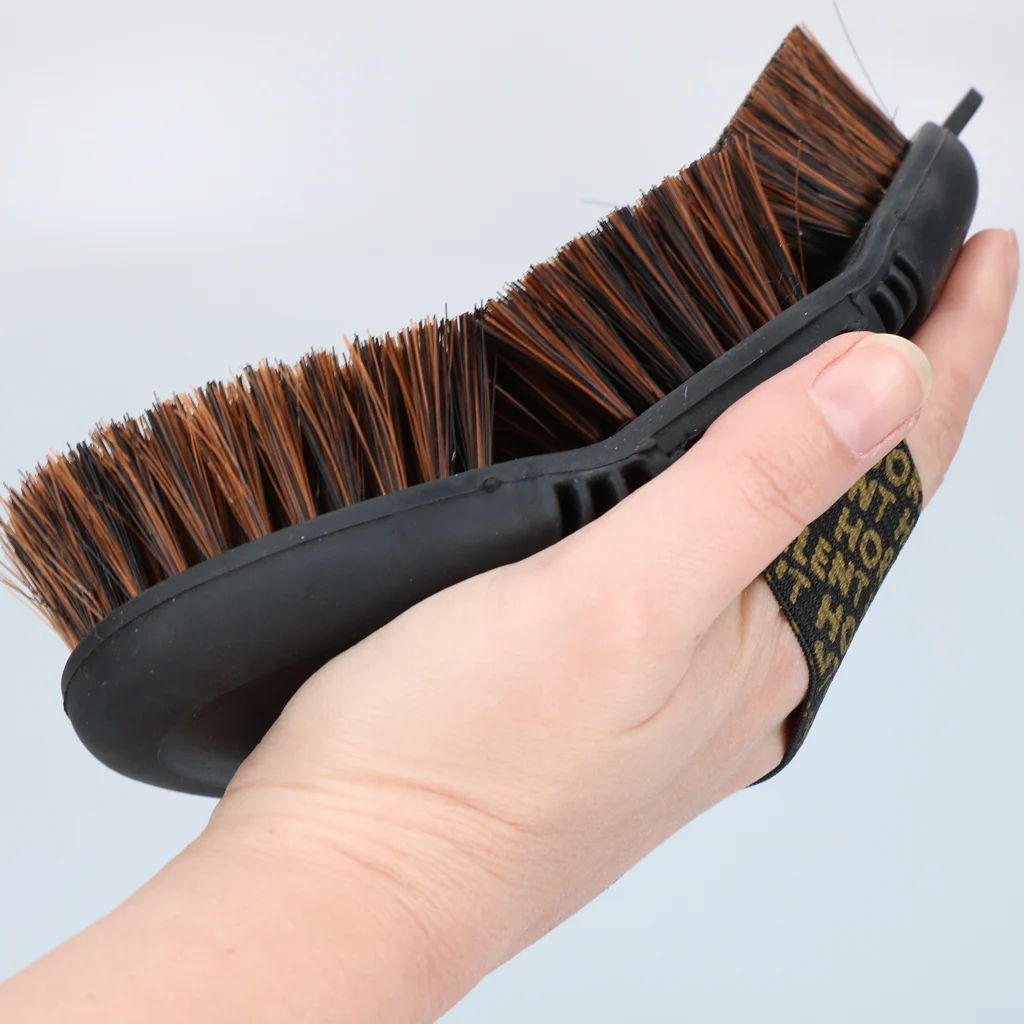 Weiche Pferdebürste für Staub und Sand mit flexiblem Bürstenrücken – Excellent Horse Flexi Brush Soft – Bild 5