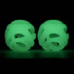 Leuchtender Hundeball M, schwimmfähig, 6 cm – Chuckit! Air Glow Fetch Ball – Bild 3