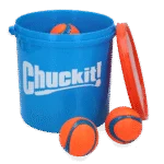 Hundeball Set mit Eimer und Ablauflöchern, 8 Bälle M – Chuckit! Bucket – Bild 2