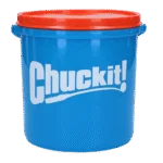 Hundeball Set mit Eimer und Ablauflöchern, 8 Bälle M – Chuckit! Bucket – Bild 3