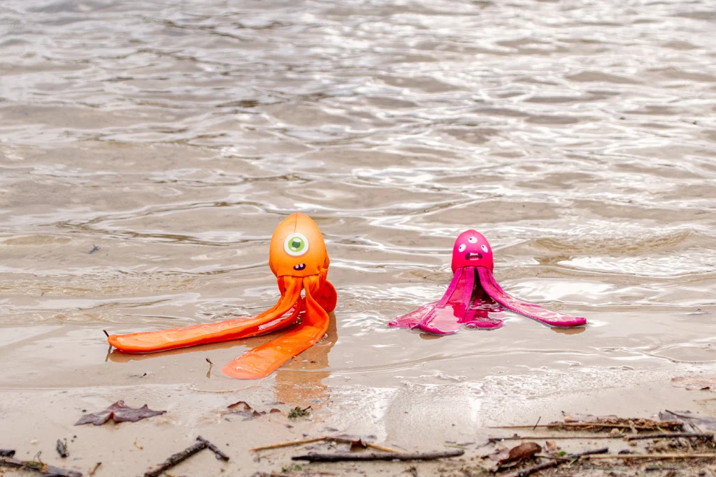 Hundespielzeug mit Quietscher und knisternden Tentakeln, 28 cm, Rosa – Dog Comets Alien Octo – Bild 6