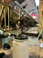 Drenchpumpe mit Bohrmaschinenantrieb und 25 l Behälter für Kühe – Excellent Cow Drencher Drill Driven – Bild 2