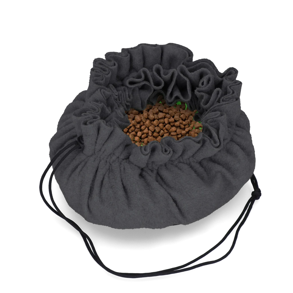 Schnüffelmatte mit Kordelzug Ø 50 cm – Eat Slow Live Longer Snuffle Mat – Bild 3
