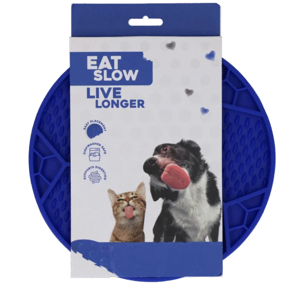 Schleckmatte für Hunde mit Fußballmuster und Saugnäpfen, Ø 22 cm, Blau – Eat Slow Live Longer Lick Mat Soccer Ball