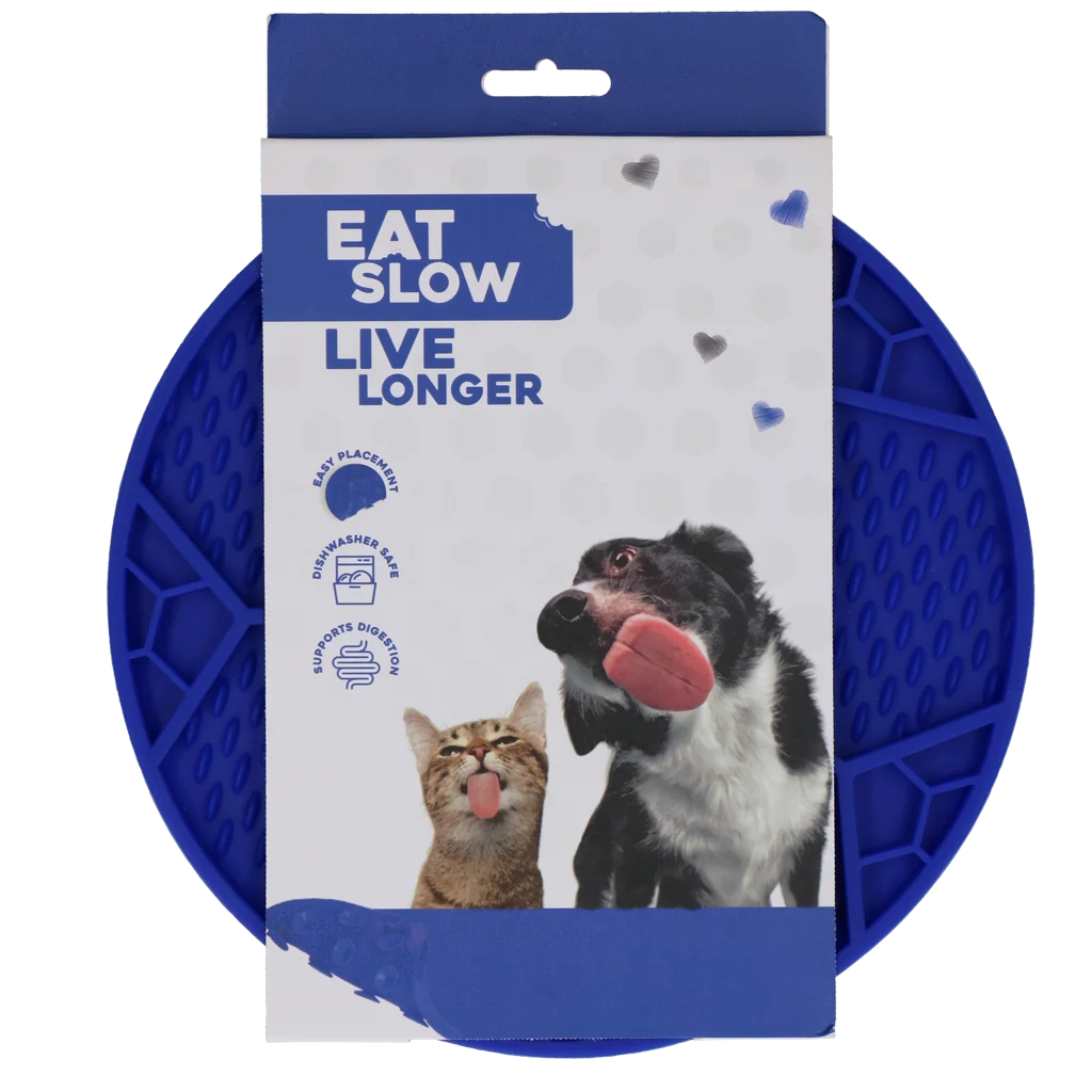 Schleckmatte für Hunde mit Fußballmuster und Saugnäpfen, Ø 22 cm, Blau – Eat Slow Live Longer Lick Mat Soccer Ball – Bild 1