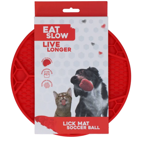 Schleckmatte für Hunde mit Fußballmuster und Saugnäpfen, Ø 22 cm, Rot – Eat Slow Live Longer Lick Mat Soccer Ball