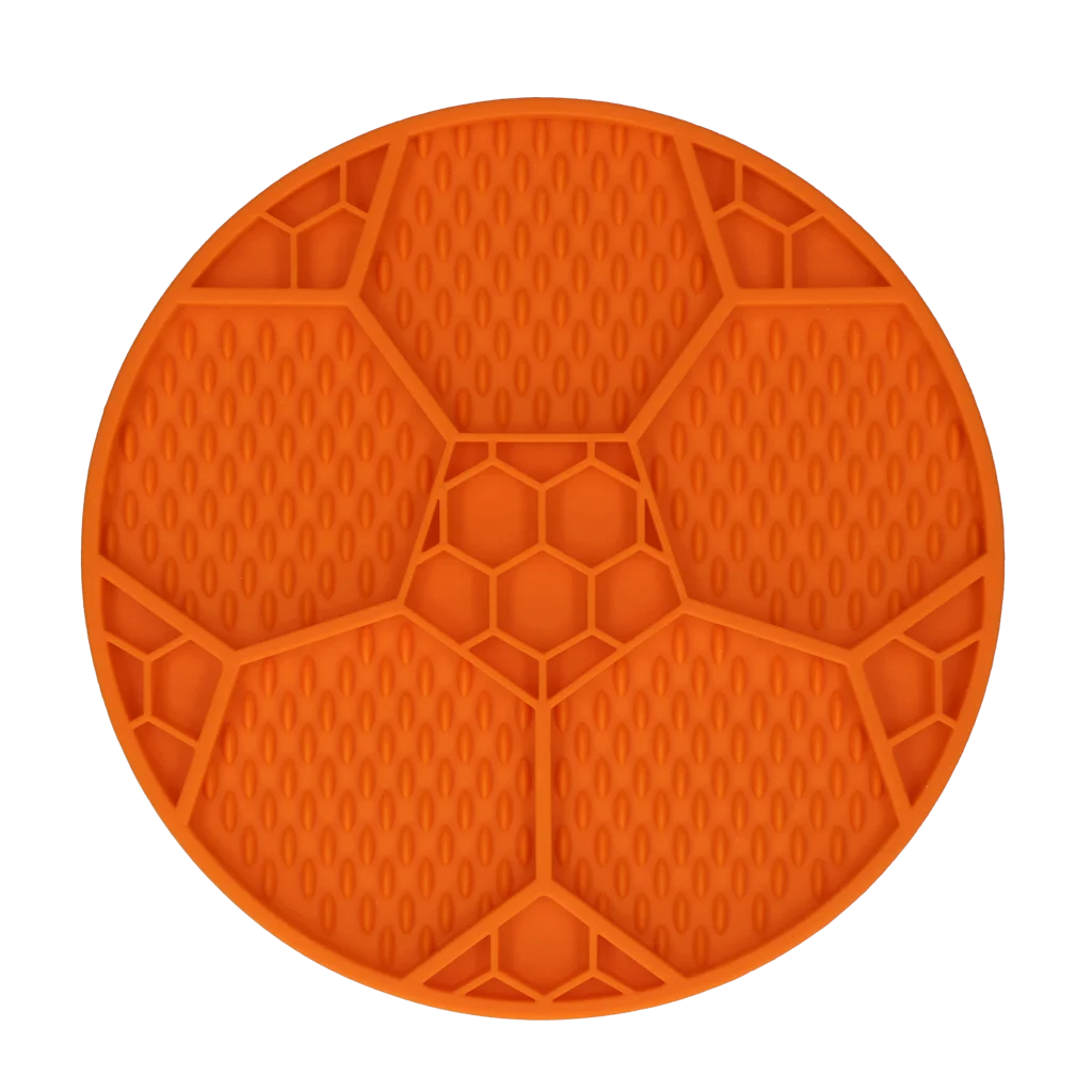 Schleckmatte für Hunde mit Fußballmuster und Saugnäpfen, Ø 22 cm, Orange – Eat Slow Live Longer Lick Mat Soccer Ball – Bild 3