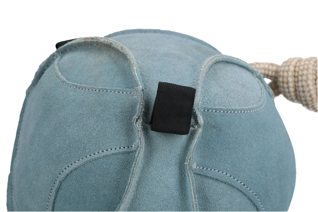 Pferdespielball aus Wildleder mit Snackschlaufen, Blau – Excellent Horse Fun Play Ball Suede – Bild 3