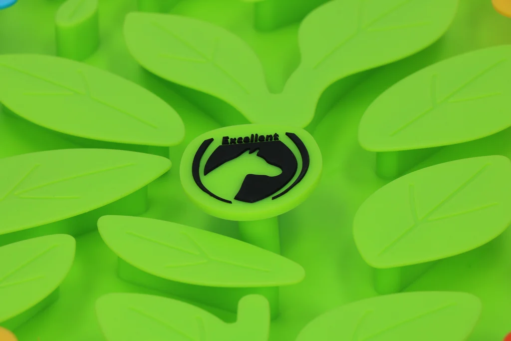 Schnüffelmatte für Pferde für Futter und Snacks – Excellent Horse Snuffle Mat Flower Power – Bild 2