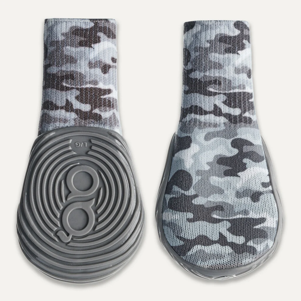 GOOE012D.jpg Hundeschuhe mit rutschhemmender Sohle, wasserdicht, Größe M, Camouflage und Grau, 2 Stück – Goo-eez Ultras – Bild 1