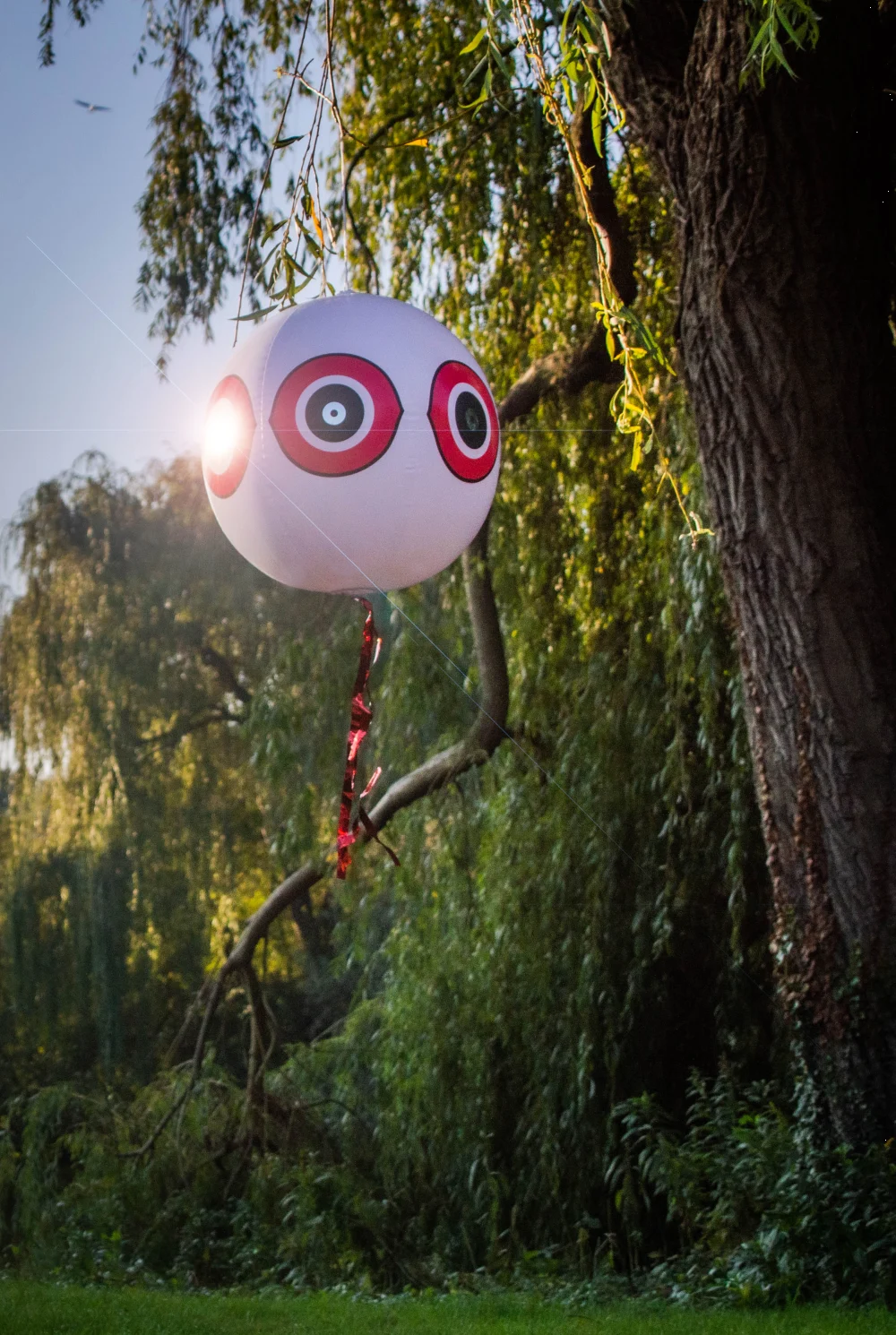 Vogelschreckballon mit Aufhängeschnur, Weiß, Ø 40 cm – Knock Pest – Bild 4