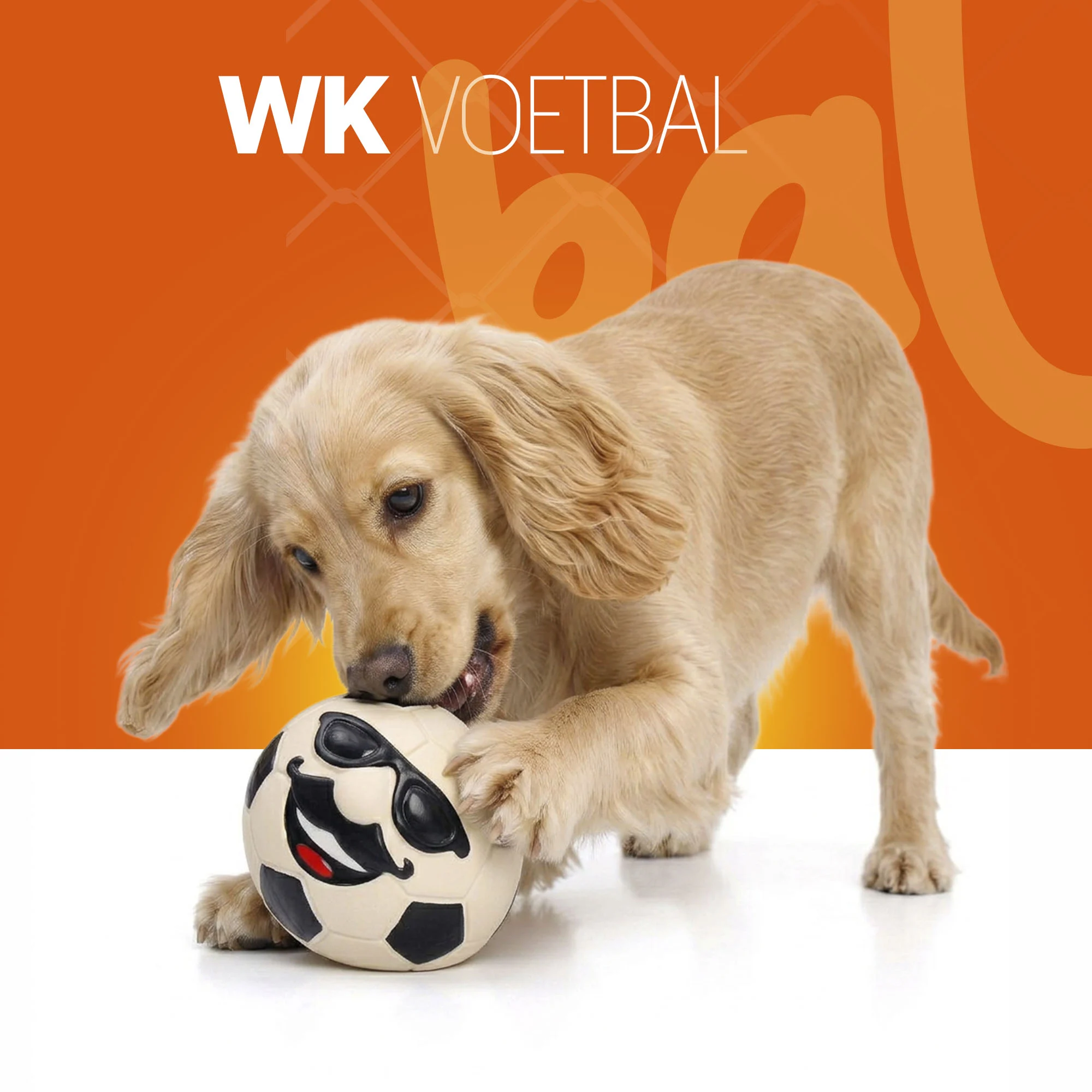 Latex Hundespielzeug mit Quietscher Orange M – Holland Mr. WK Soccer – Bild 2