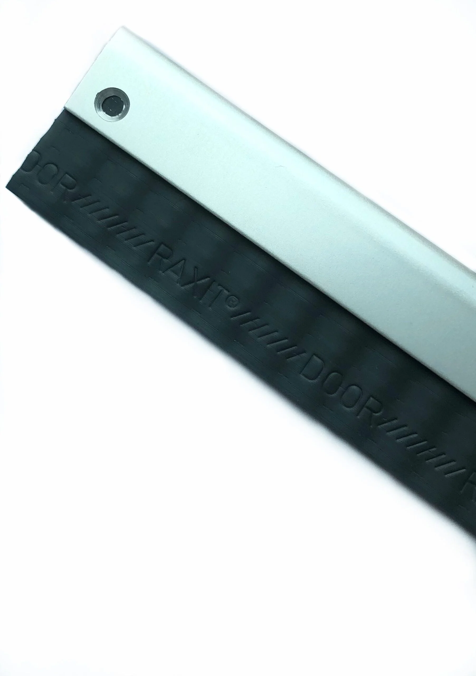 Türdichtleiste gegen Nagetiere mit Aluminiumhalterung – Raxit Ready to Use (1 m) 30 mm – Bild 1