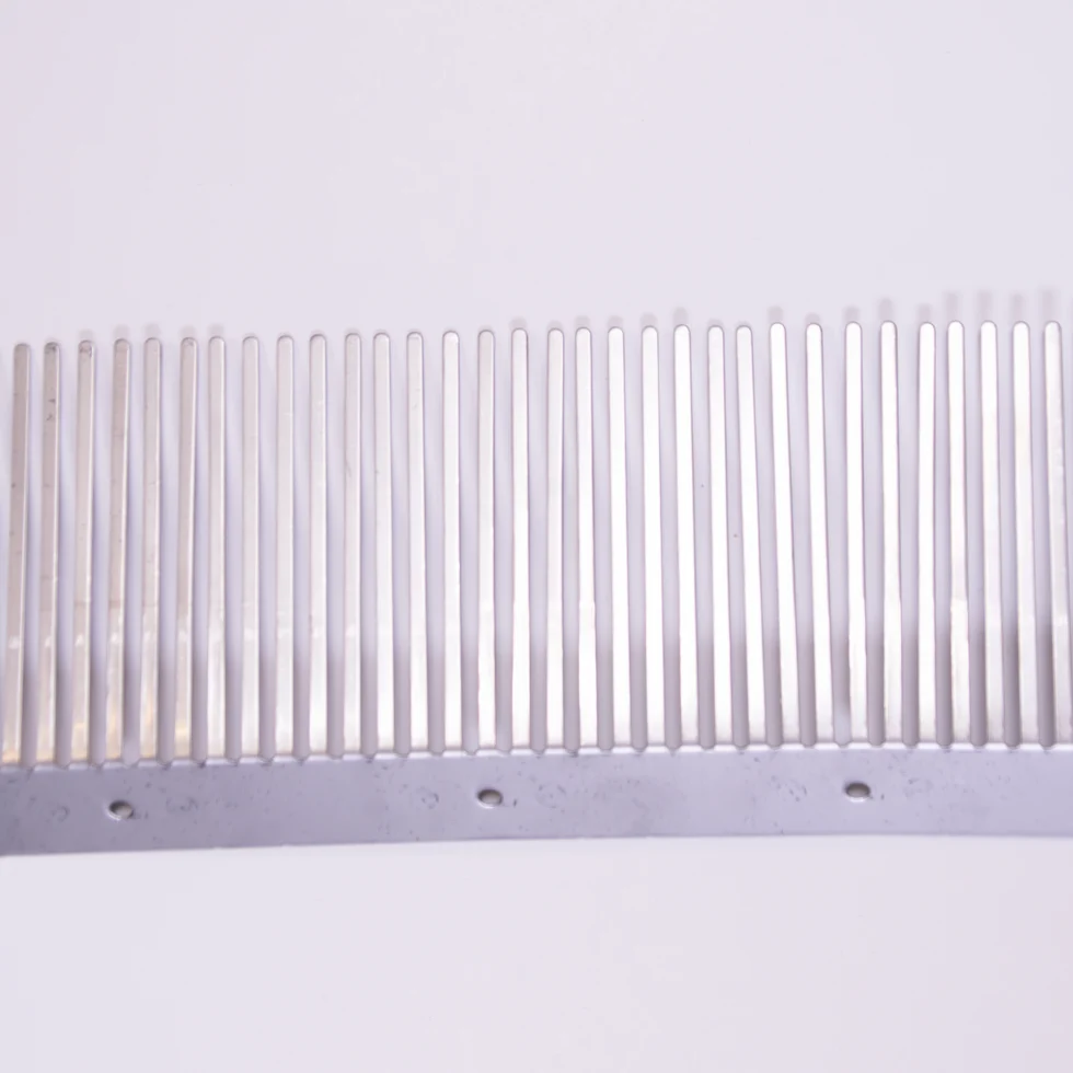 Vogelschutzgitter aus Edelstahl für Dachziegel, 1000 mm, Stifthöhe 75 mm – VentiStrip XL75 – Bild 3